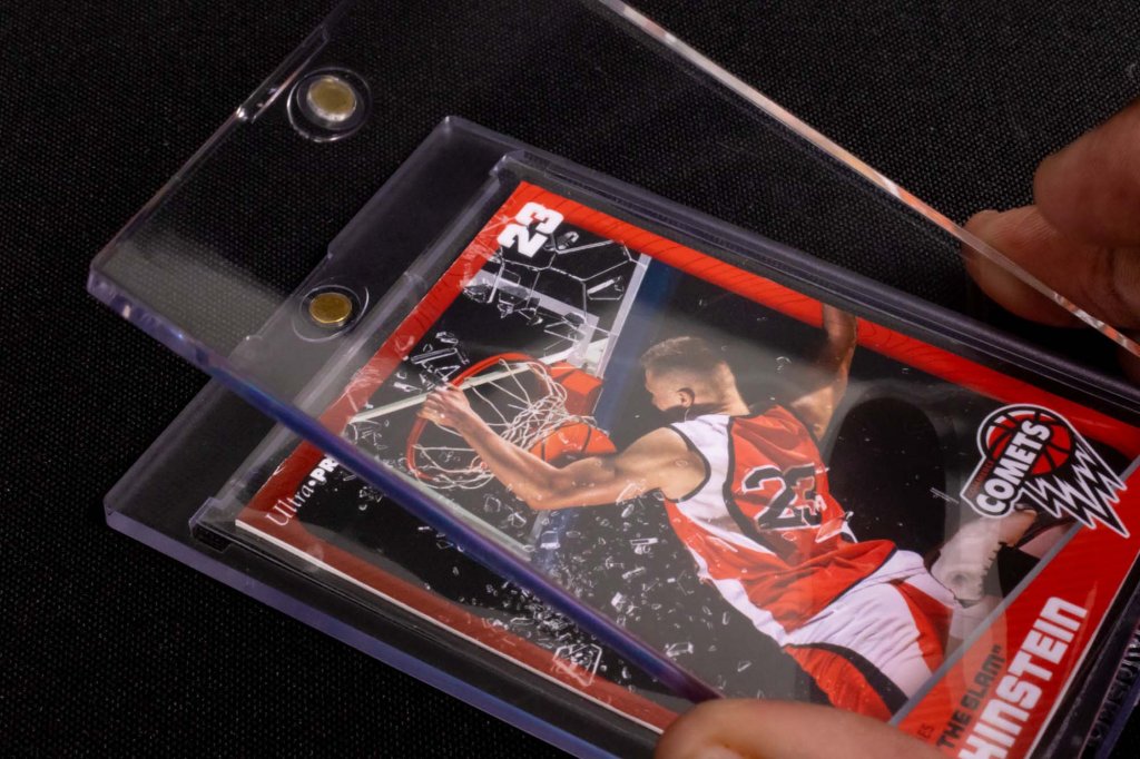 ULTRA PRO One Touch 35PT Magnetic Card Holder for Sleeved cards
