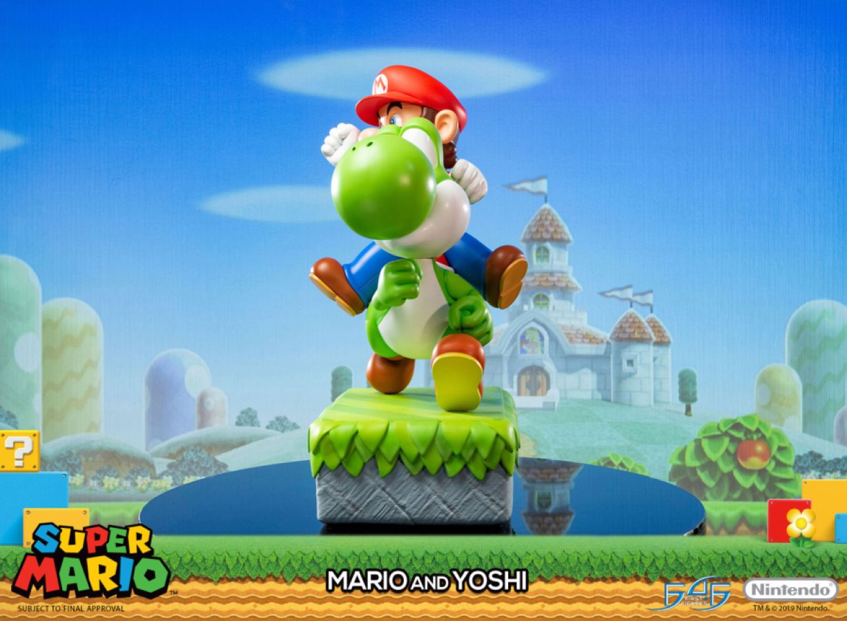 Super Mario - Mario & Yoshi Statue
