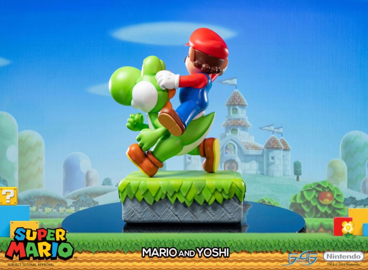 Super Mario - Mario & Yoshi Statue
