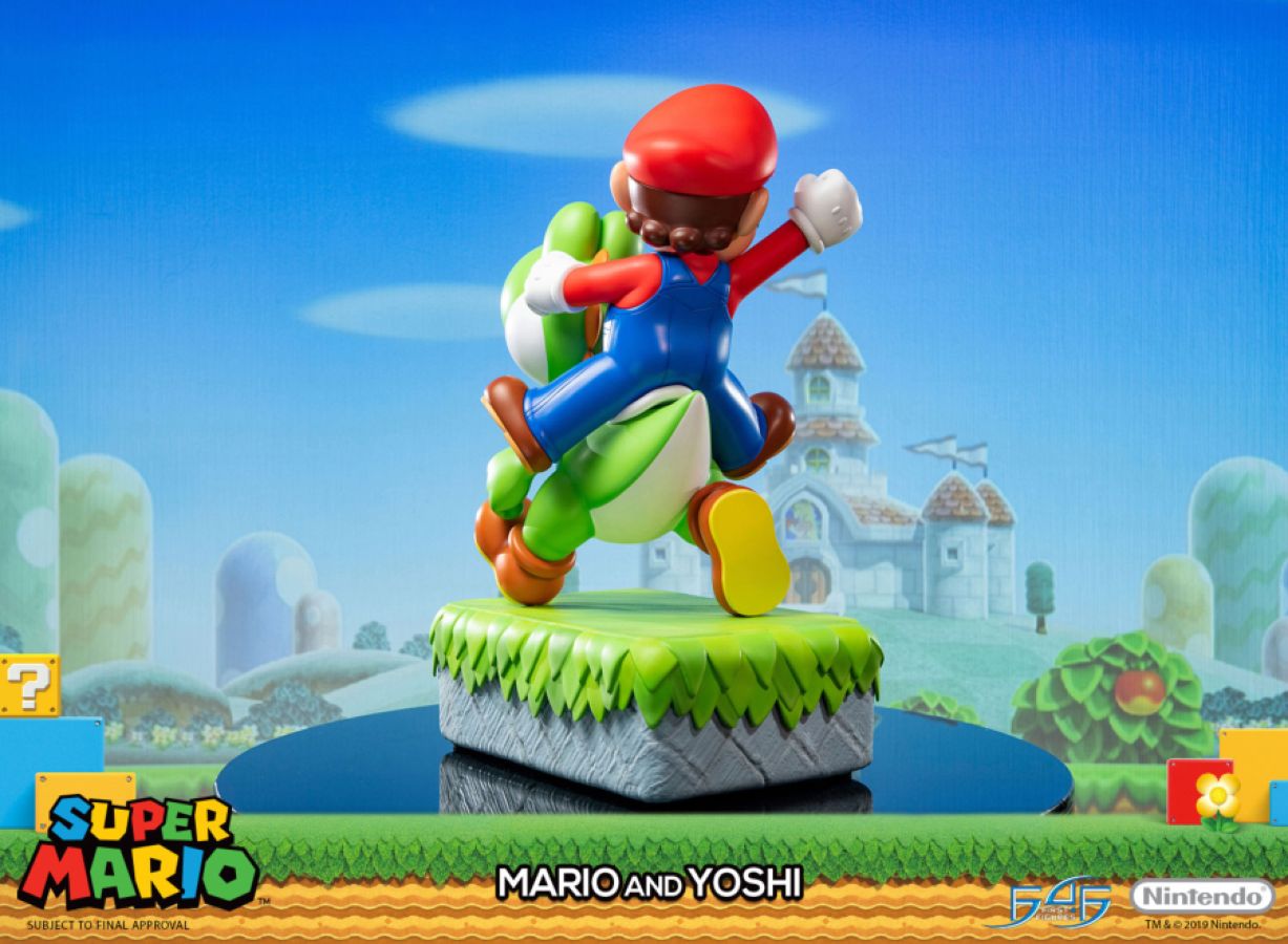 Super Mario - Mario & Yoshi Statue