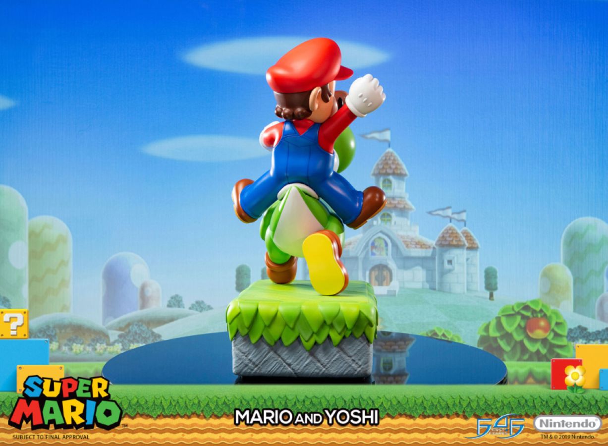 Super Mario - Mario & Yoshi Statue