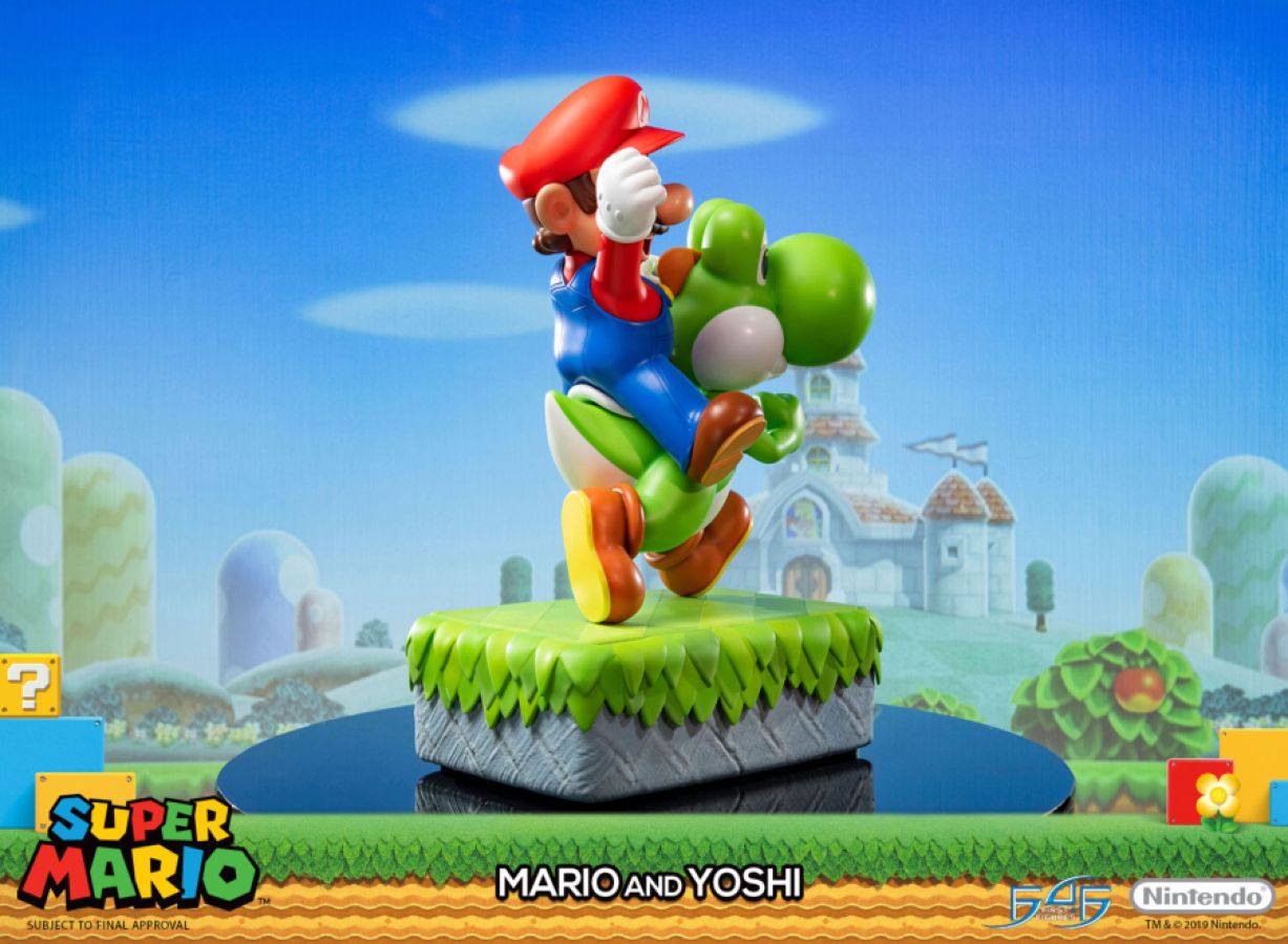 Super Mario - Mario & Yoshi Statue