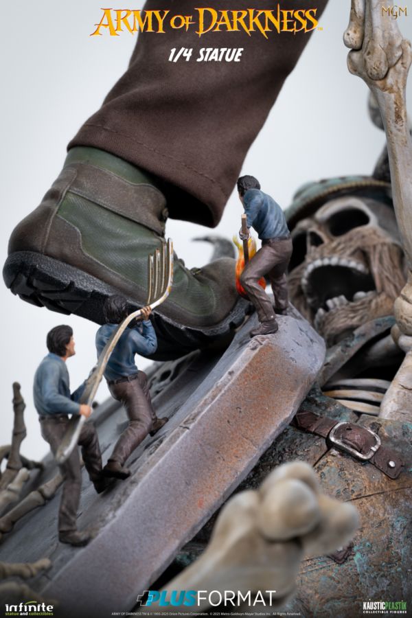 Army of Darkness - Ash Williams 1:4 Scale Statue