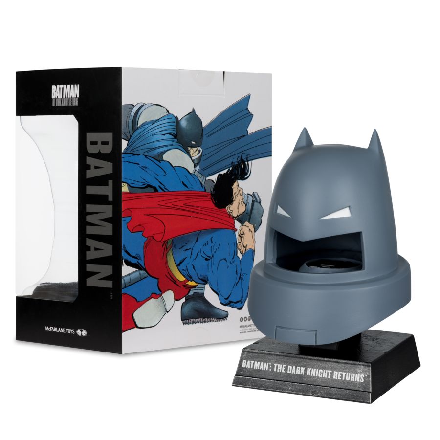 DC Comics - Armoured Batman (Dark Knight Returns) 1:3 Scale Cowl Replica