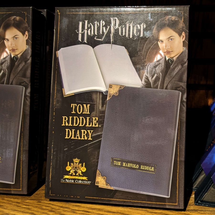 Harry Potter - Tom Riddle Diary Replica