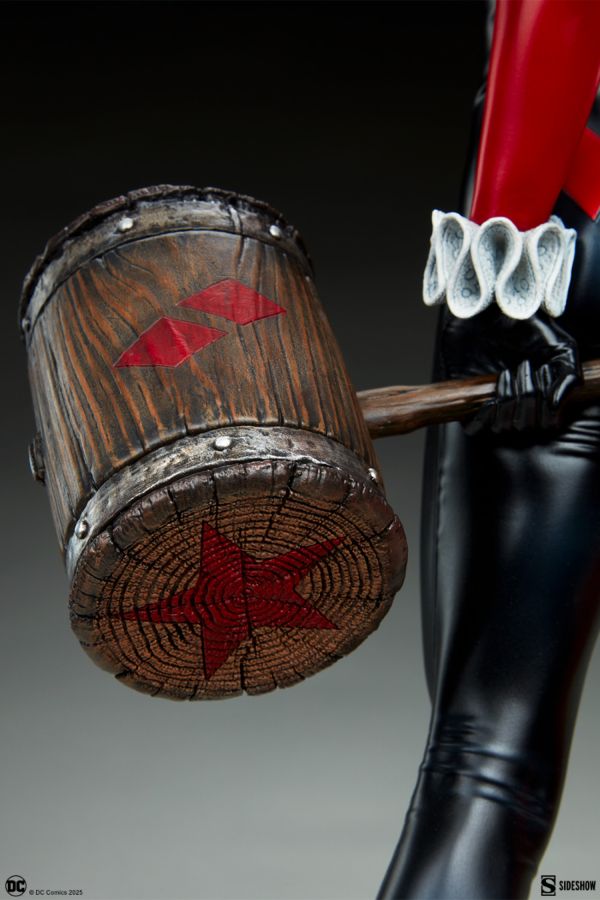 DC Comics - Harley Quinn Premium Format Statue