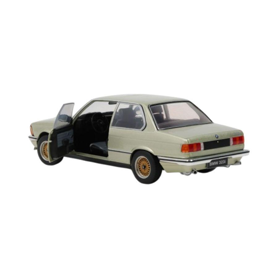 Solido - 1:18 1980 BMW 323i Diecast Vehicle