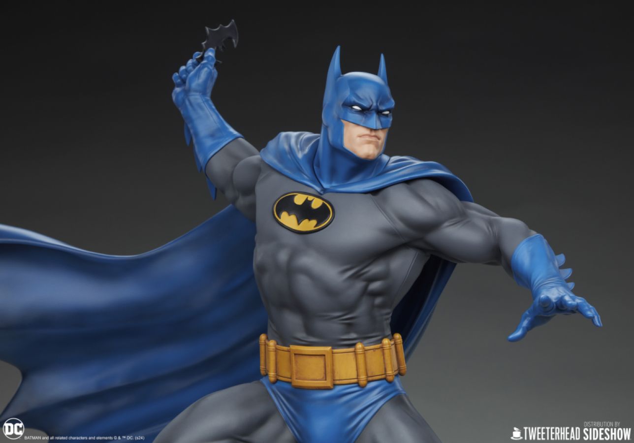Batman - Batman (Retro Edition) 1:6 Scale Maquette