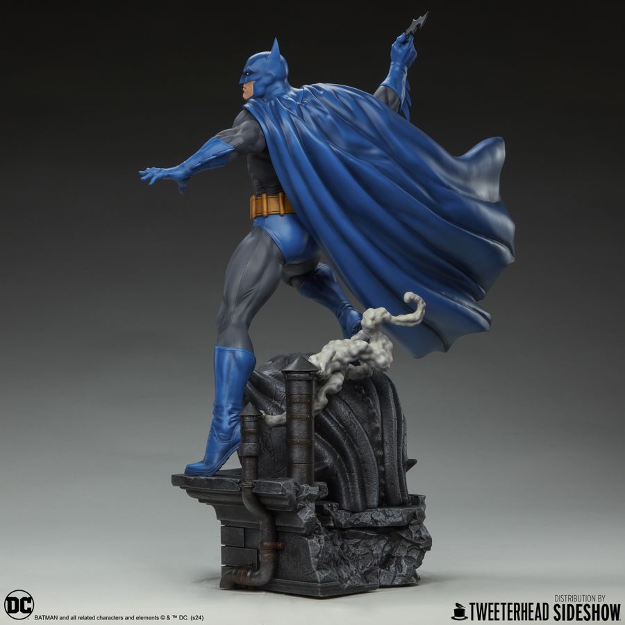 Batman - Batman (Retro Edition) 1:4 Scale Maquette