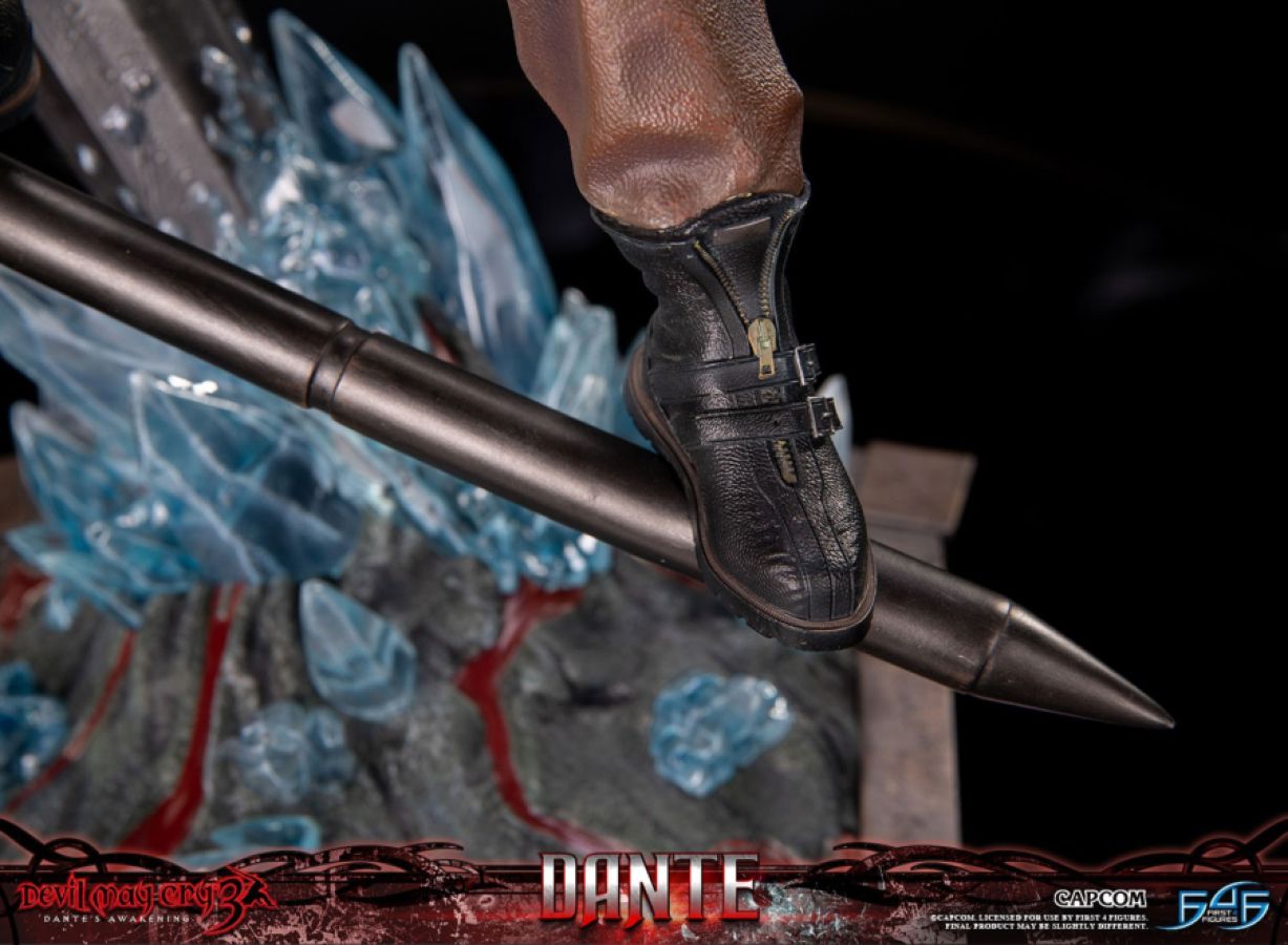 Devil May Cry 3 - Dante Statue