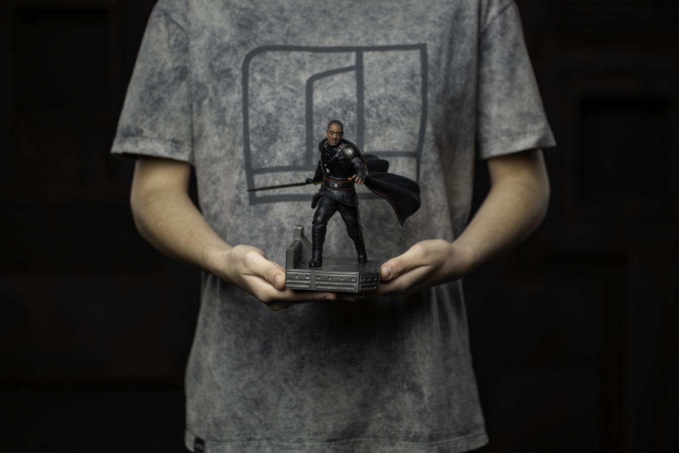 Star Wars: The Mandalorian - Moff Gideon 1:10 Scale Statue