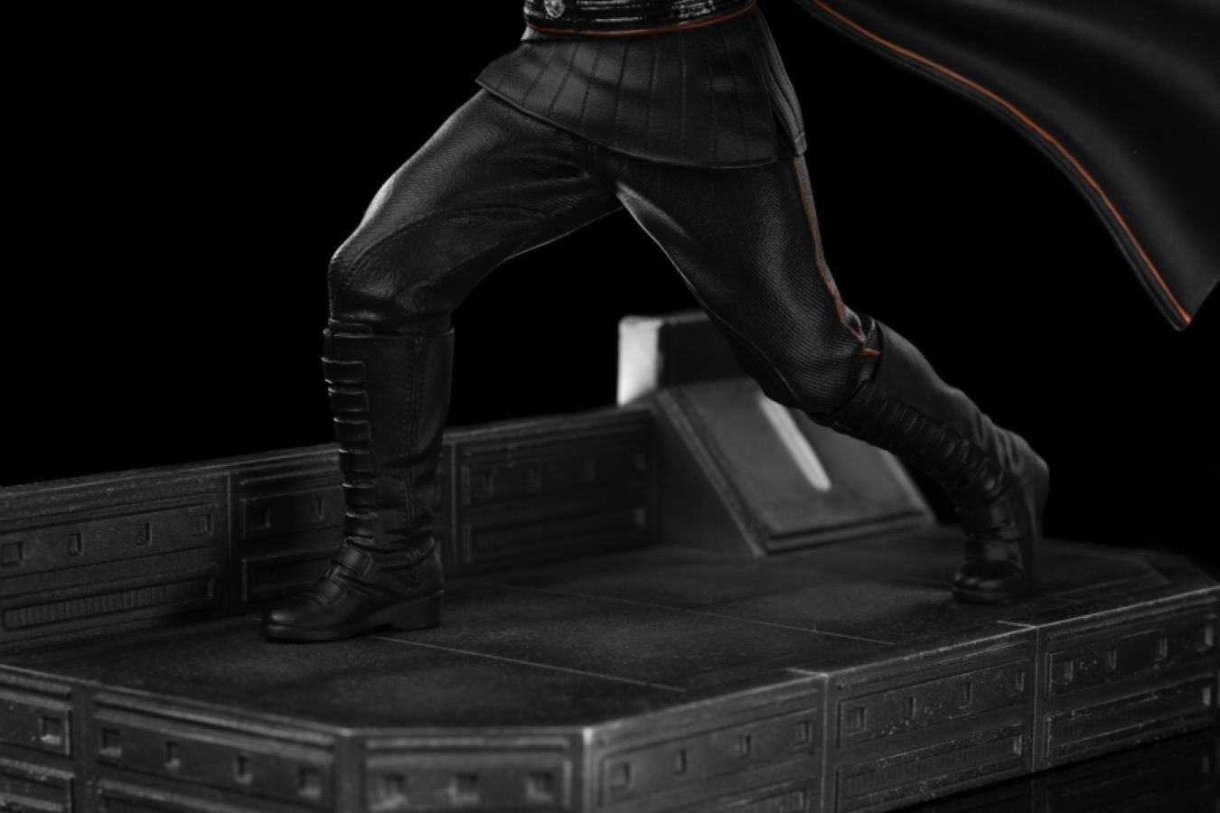 Star Wars: The Mandalorian - Moff Gideon 1:10 Scale Statue