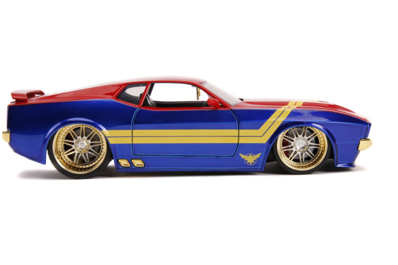 Captain Marvel - 1973 Ford Mustang Mach 1 1:24 Scale Hollywood Ride - Ozzie Collectables