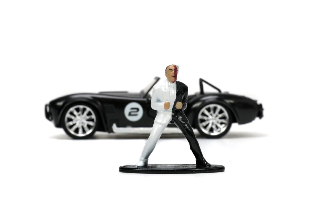 Batman (comics) - 1965 Shelby Cobra with Two-Face Figure 1:32 Scale