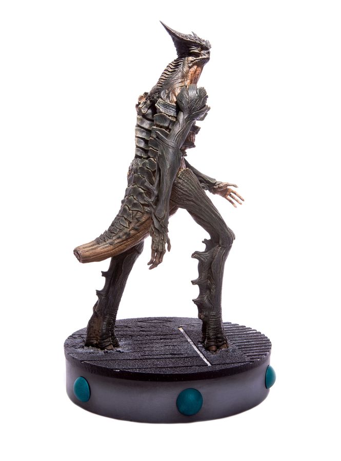 Colossal - Giant Monster Maquette - Ozzie Collectables