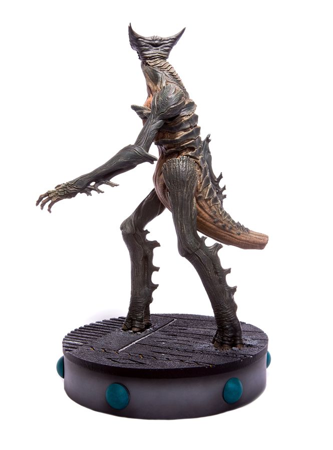 Colossal - Giant Monster Maquette - Ozzie Collectables