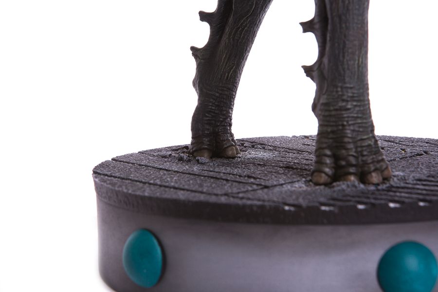 Colossal - Giant Monster Maquette - Ozzie Collectables