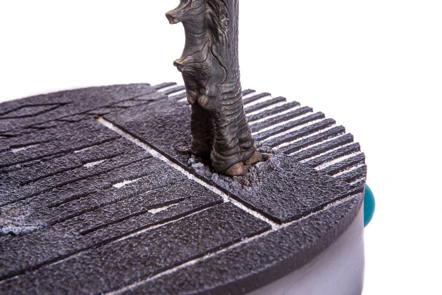 Colossal - Giant Monster Maquette - Ozzie Collectables