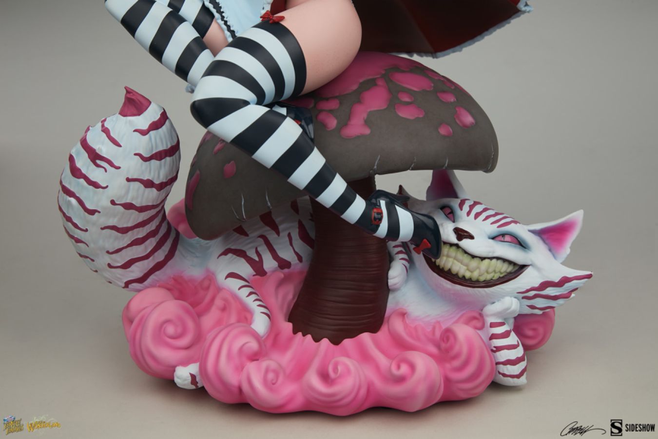 Fairytale Fantasies - Alice in Wonderland Game of Hearts Statue
