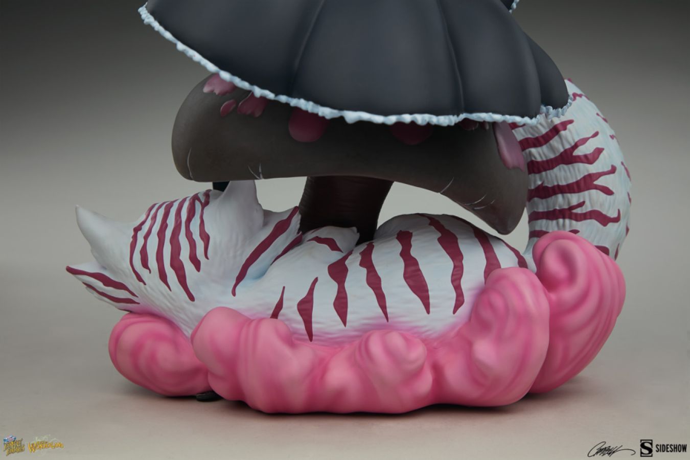 Fairytale Fantasies - Alice in Wonderland Game of Hearts Statue