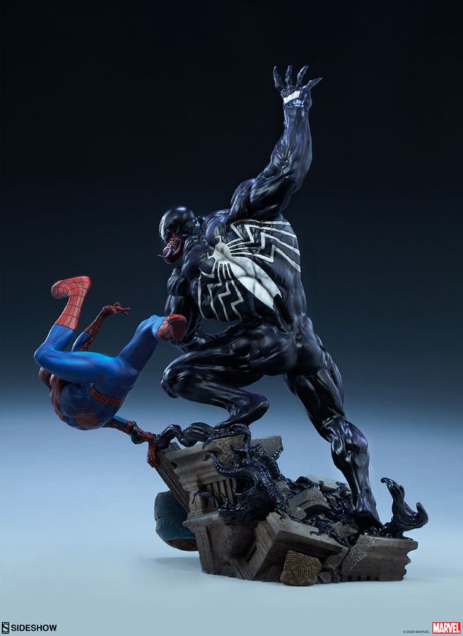 Spider-Man - Spider-Man vs Venom Maquette - Ozzie Collectables