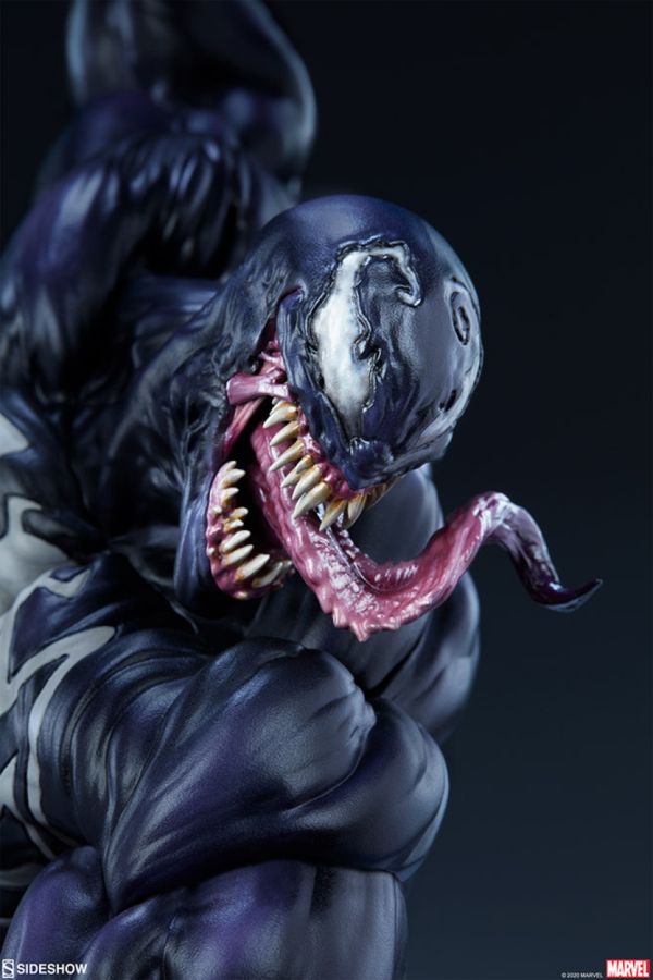 Spider-Man - Spider-Man vs Venom Maquette - Ozzie Collectables