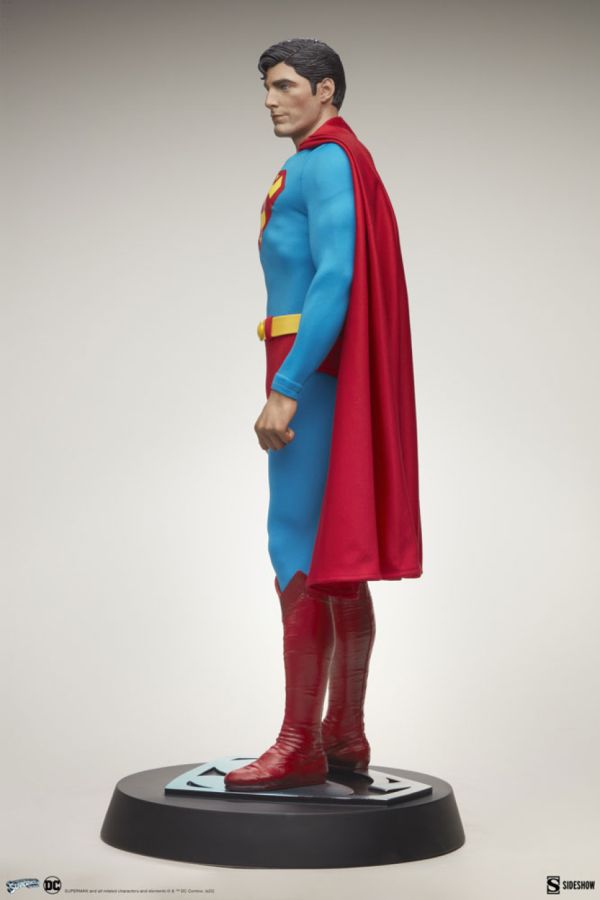 Superman (1978) - Superman Premium Format Statue