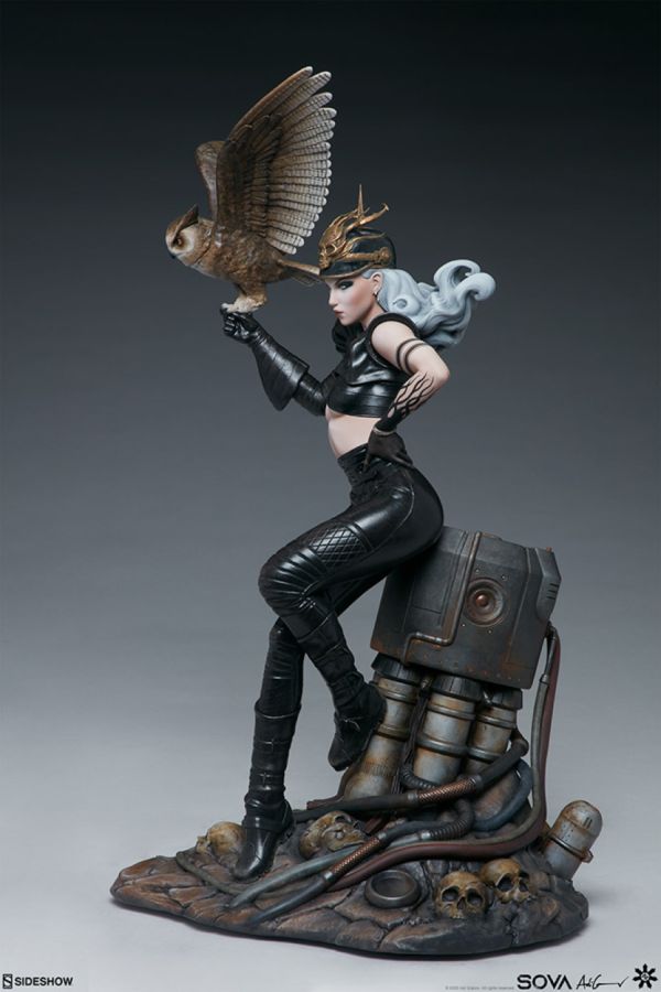 Adi Granov - Sova Statue