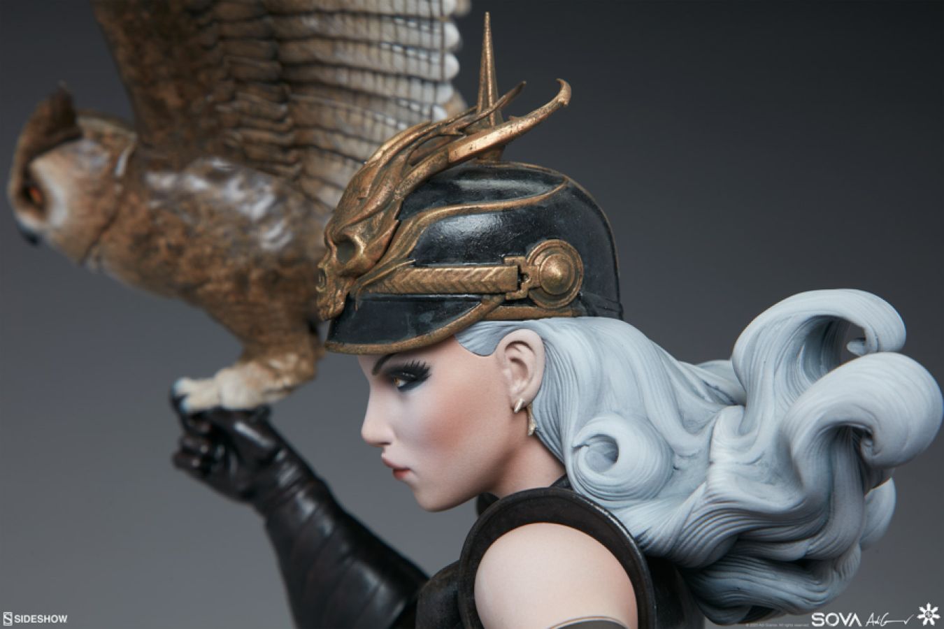 Adi Granov - Sova Statue