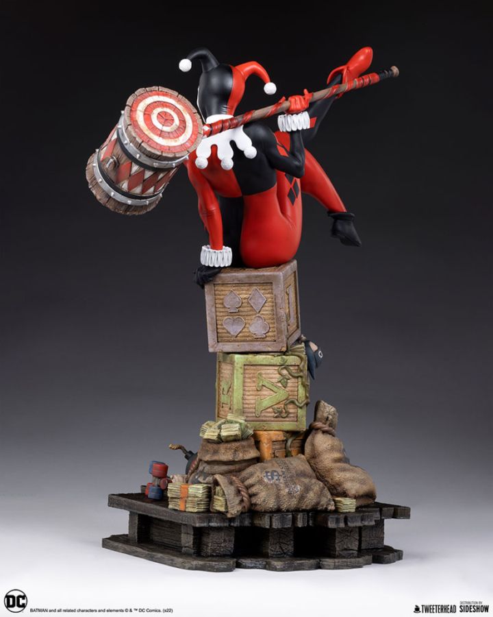 DC Comics - Harley Quinn 1:4 Scale Maquette