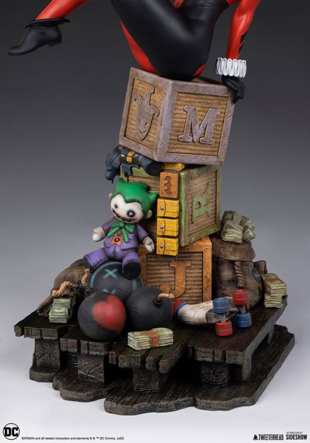 DC Comics - Harley Quinn 1:4 Scale Maquette