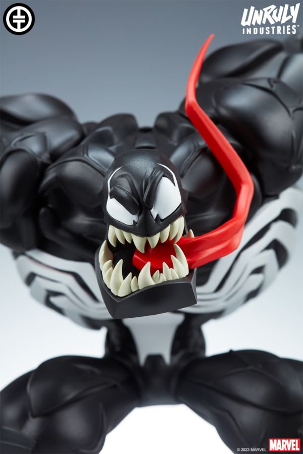 Spider-Man - Venom Designer Statue