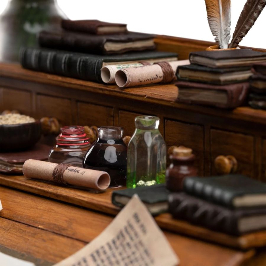 The Lord of the Rings - Bilbo Baggins at his desk Classic Series 1:6 Scale Statue