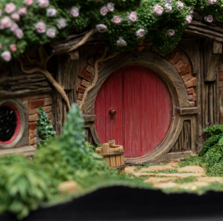 The Hobbit - #22 Pine Grove Hobbit Hole Diorama