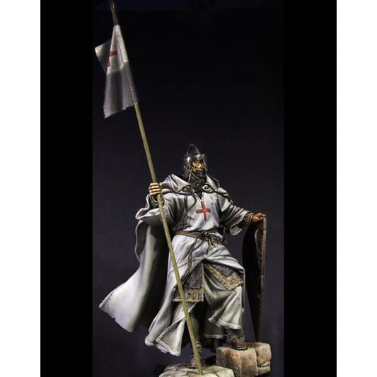 Pegaso Models - Templar Standardbearer Statue 200mm
