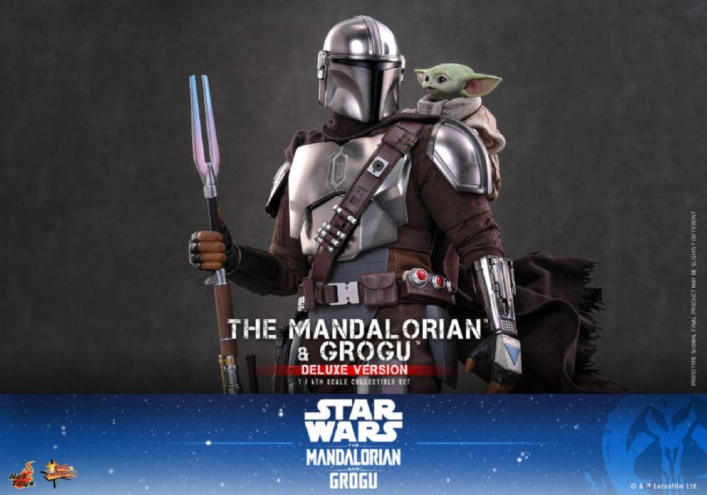 Star Wars: The Mandalorian & Grogu - The Mandalorian with Grogu 1:6 Scale Deluxe Figure