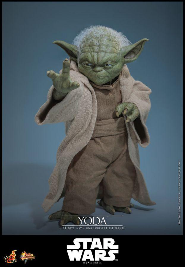 Star Wars - Yoda 1:6 Scale Collectable Action Figure