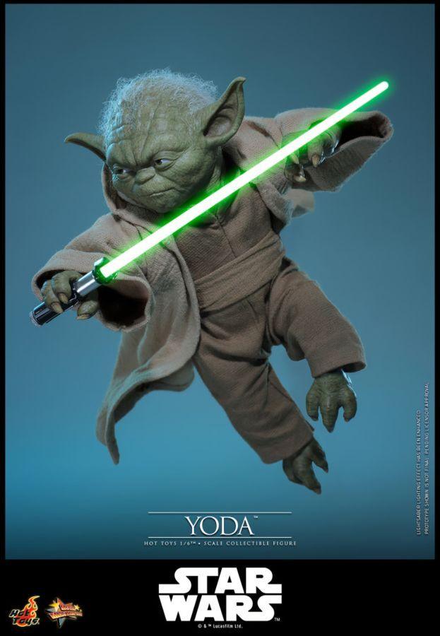 Star Wars - Yoda 1:6 Scale Collectable Action Figure