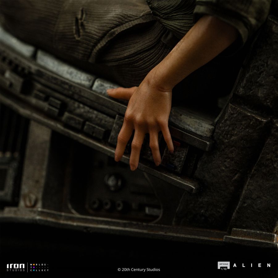 Alien 3 - Ripley & Dog Alien 1:10 Scale Statue