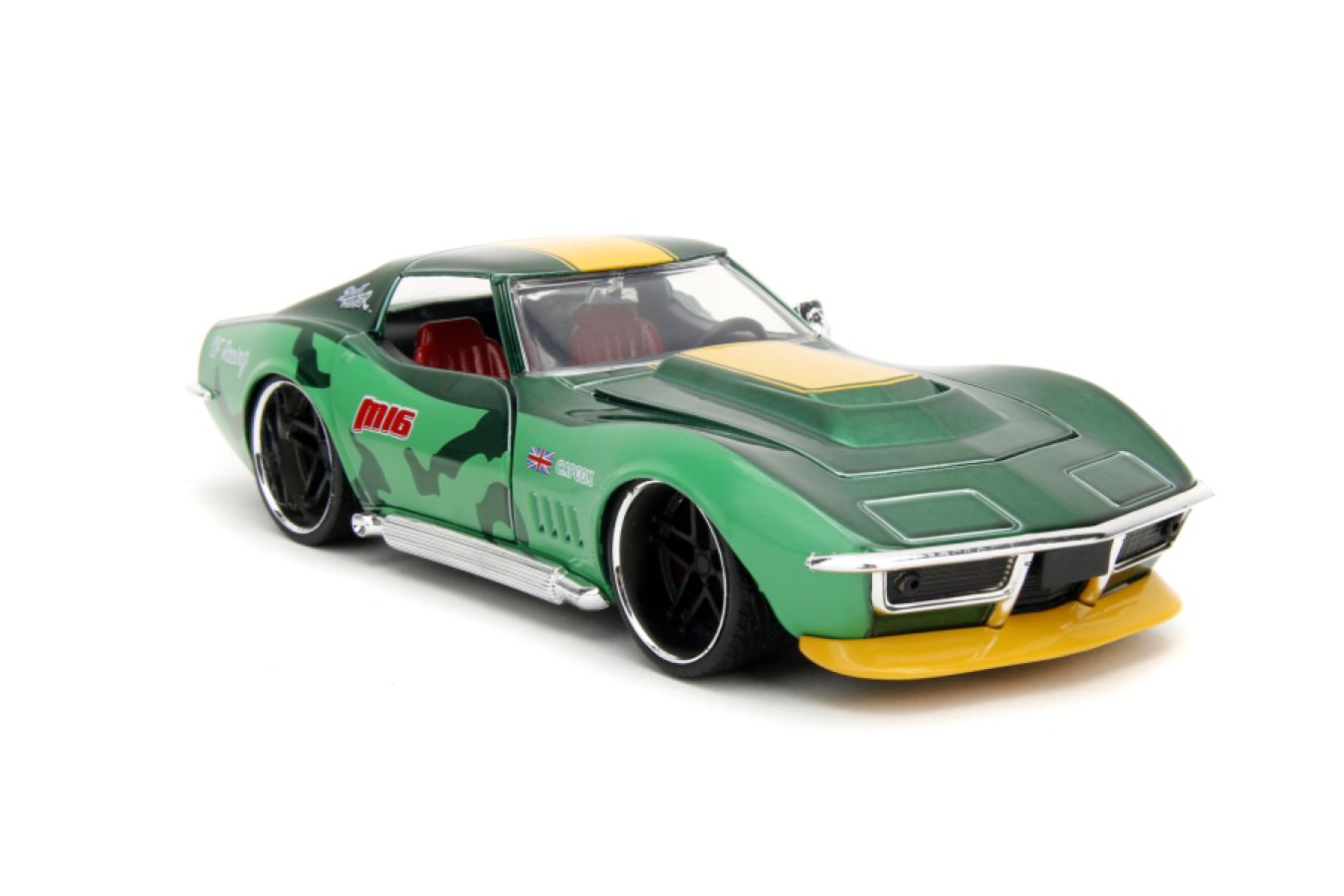 Street Fighter - Chevrolet Corvette Stingray ZL1 (1969) 1:22 Scale with Cammy Figure