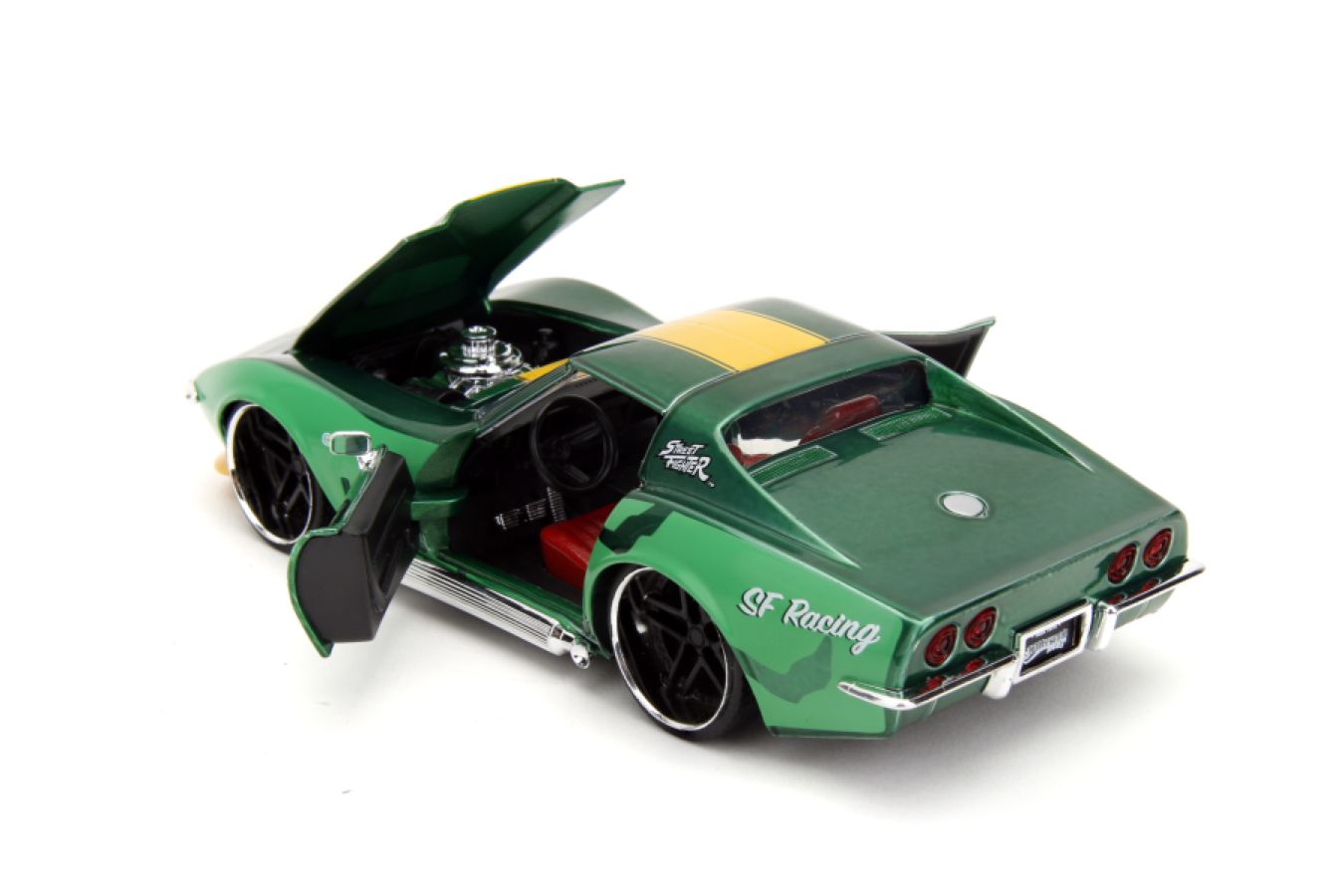 Street Fighter - Chevrolet Corvette Stingray ZL1 (1969) 1:22 Scale with Cammy Figure