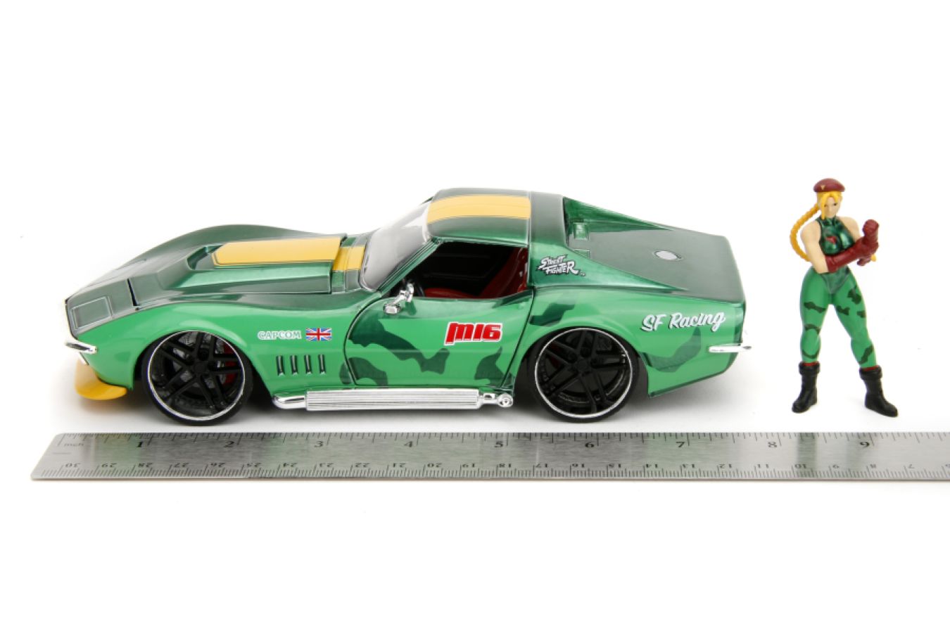 Street Fighter - Chevrolet Corvette Stingray ZL1 (1969) 1:22 Scale with Cammy Figure