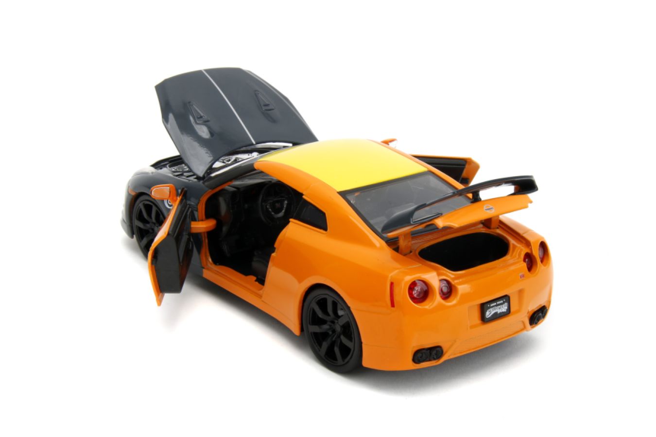 Naruto - Nissan GT-R R35 (2009) 1:24 Scale with Naruto Figure Hollywood Rides Diecast Vehicle