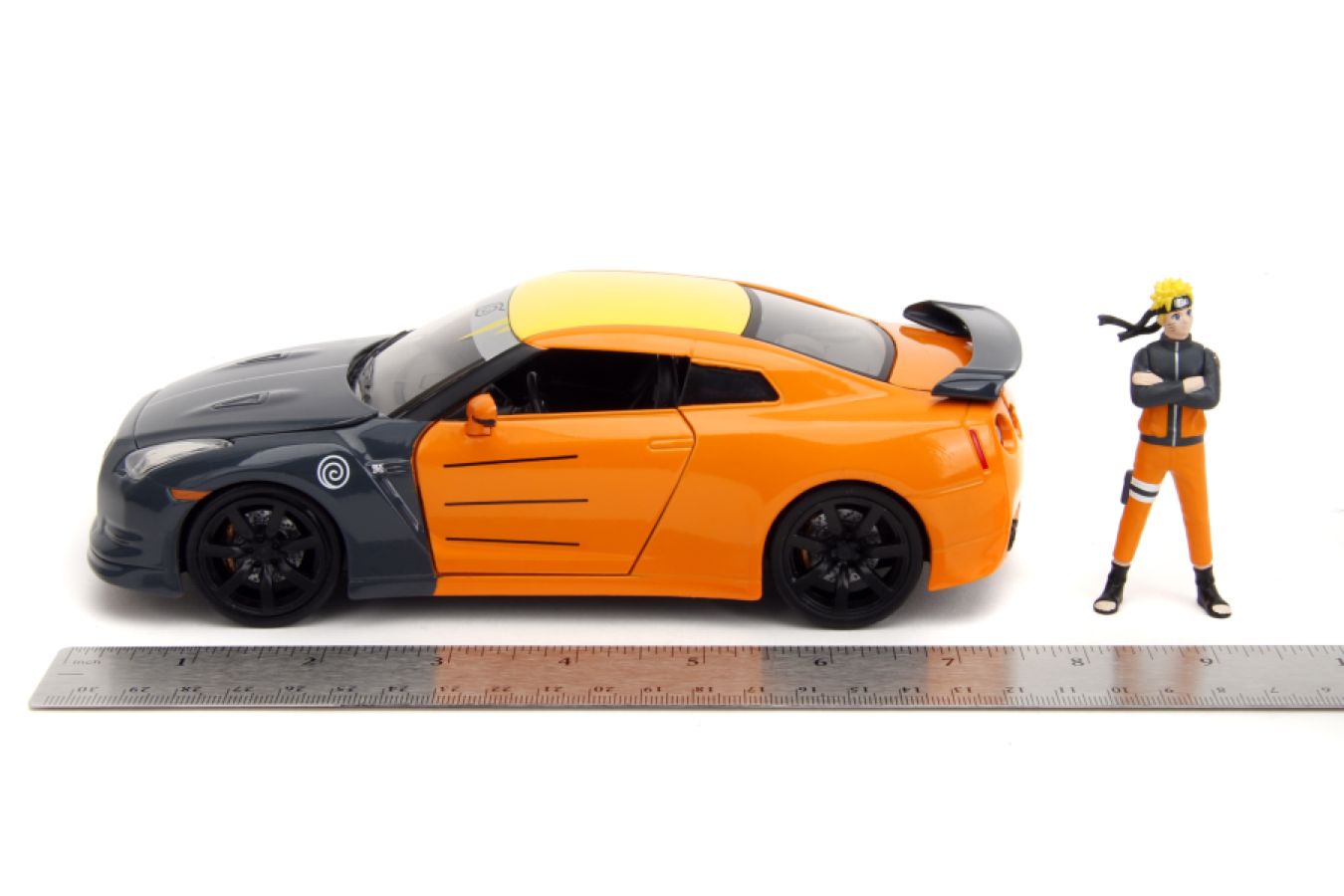 Naruto - Nissan GT-R R35 (2009) 1:24 Scale with Naruto Figure Hollywood Rides Diecast Vehicle