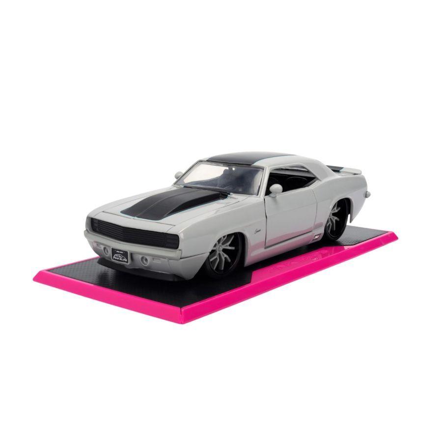Pink Slips - 1:24 1969 Camaro (White) Diecast Vehicle