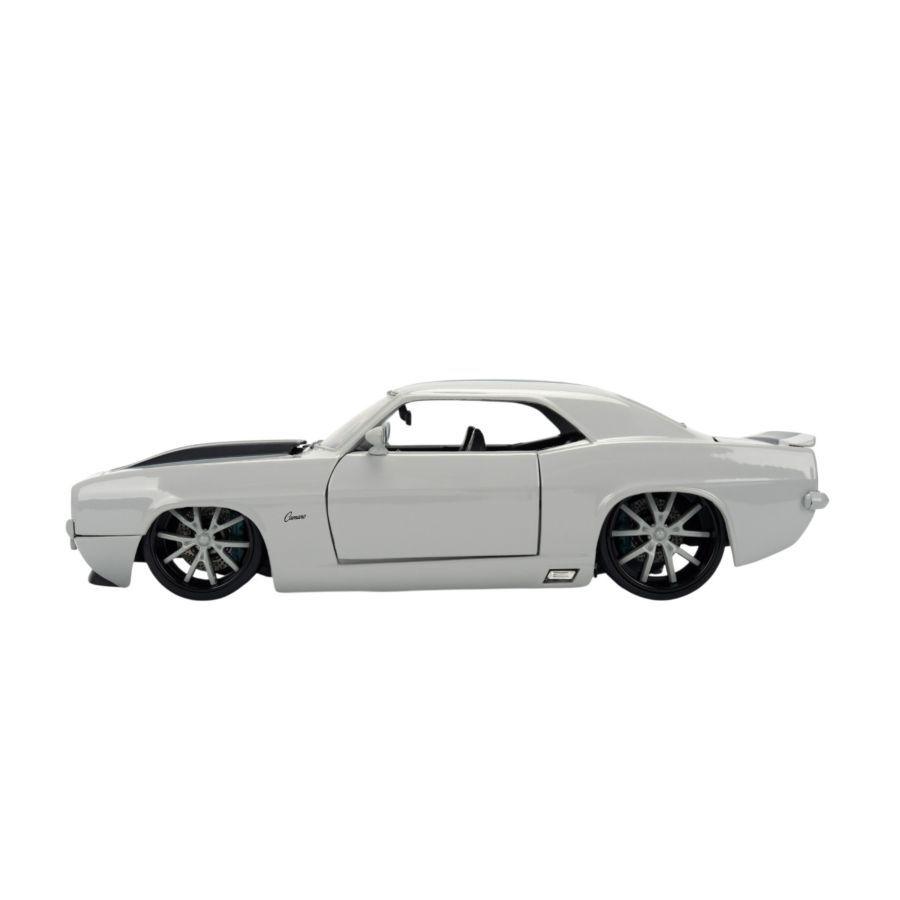 Pink Slips - 1:24 1969 Camaro (White) Diecast Vehicle