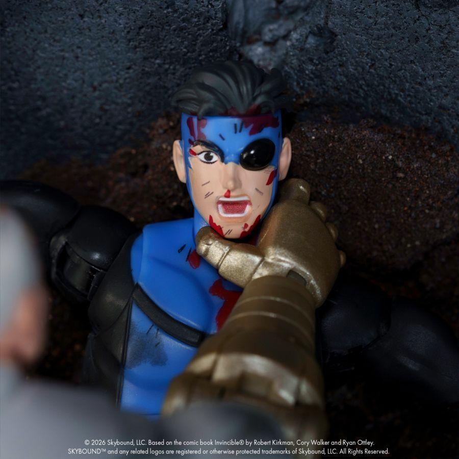 Invincible (TV) - Invincible (Bloody) SDCC Exclusive 1:12 Action Figure