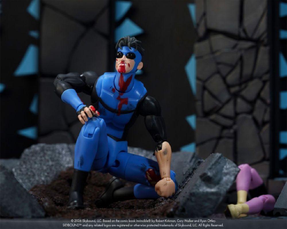 Invincible (TV) - Invincible (Bloody) SDCC Exclusive 1:12 Action Figure