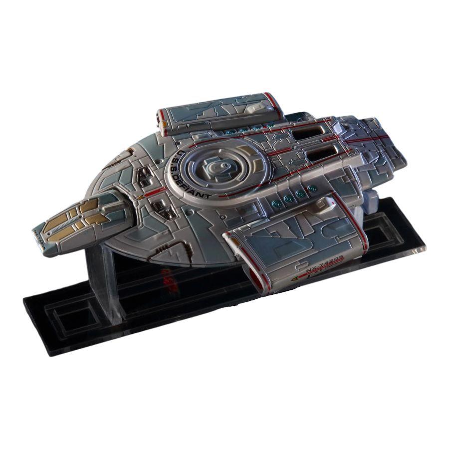 Star Trek: Deep Space Nine - U.S.S. Defiant NCC-74205 Diecast Ship & Book