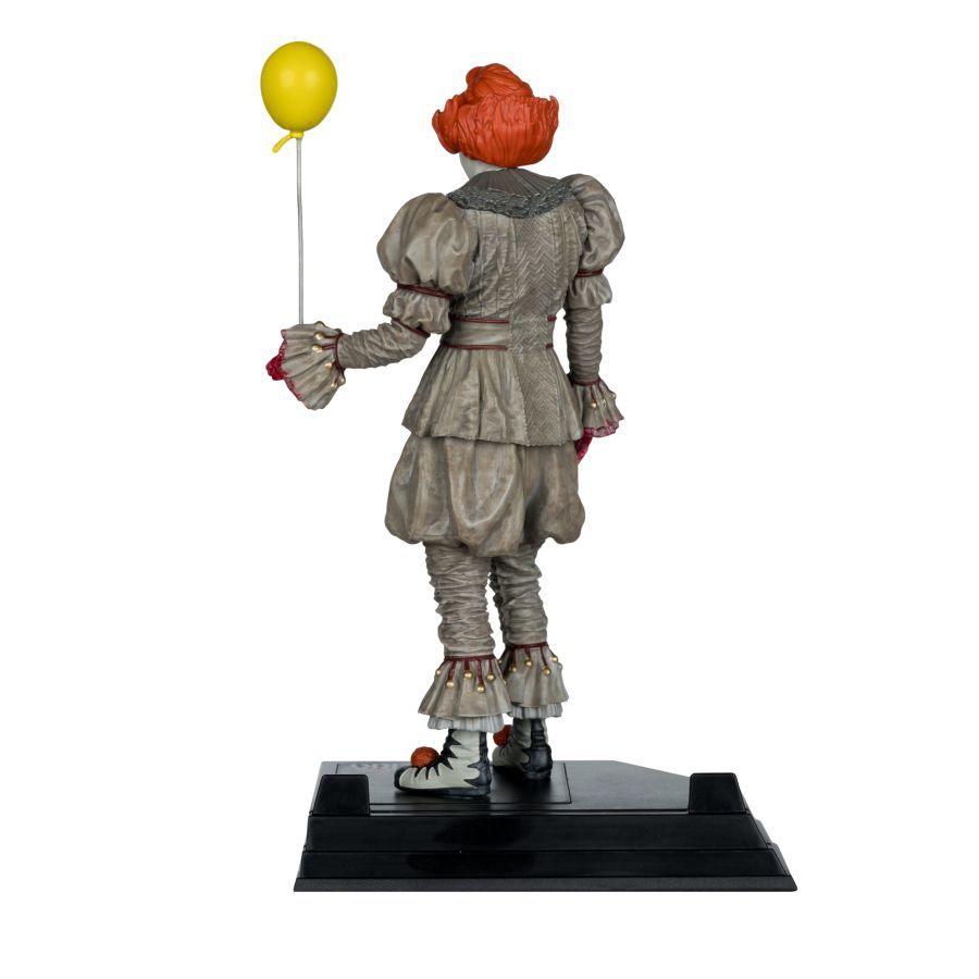 Welcome to Derry - Pennywise (Bloody) Movie Maniacs 6" Posed Figure